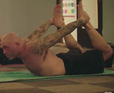 Joe Rogan’s Hot Yoga Obsession: A Secret to His Fitness Regimen
